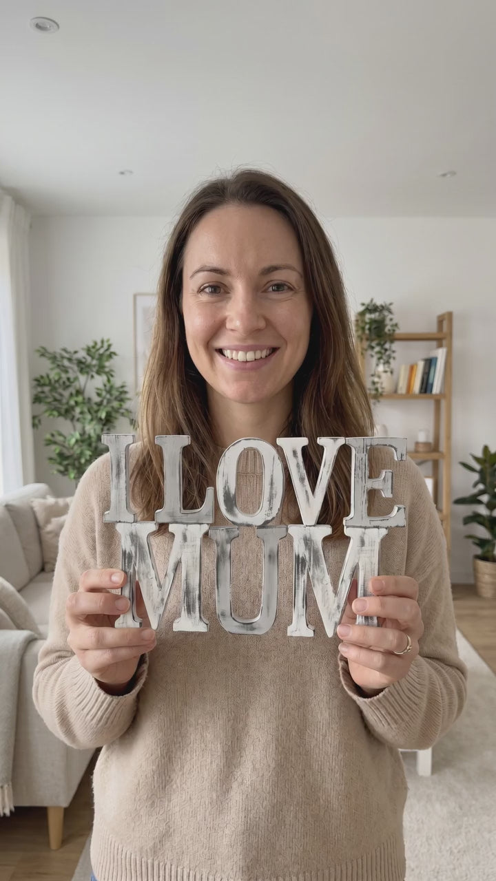 Handcarved Shabby Chic Word Plaque Word Set Plaque ‘I LOVE MUM’